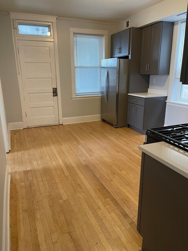 Foto del edificio - 3083 N Davlin Ct