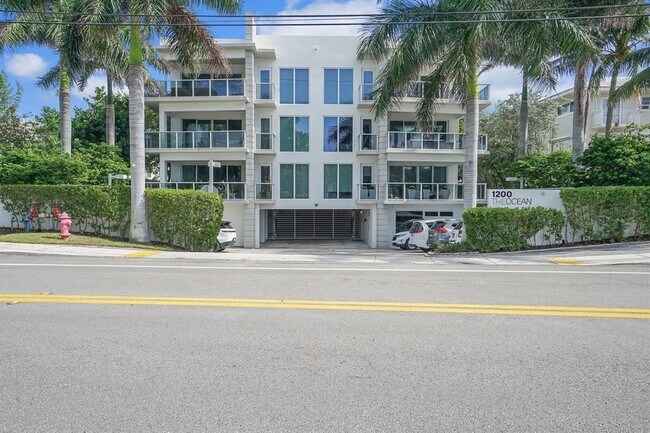 Foto del edificio - 1200 Hillsboro Mile