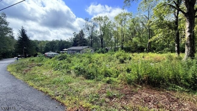 Building Photo - 908 Willow Dr
