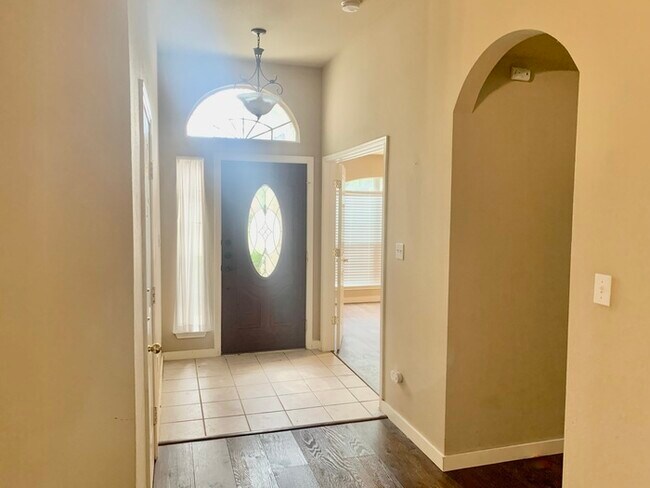 Building Photo - New Wood Floors!