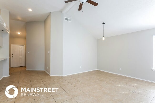 Building Photo - 304 Meadowglen Dr