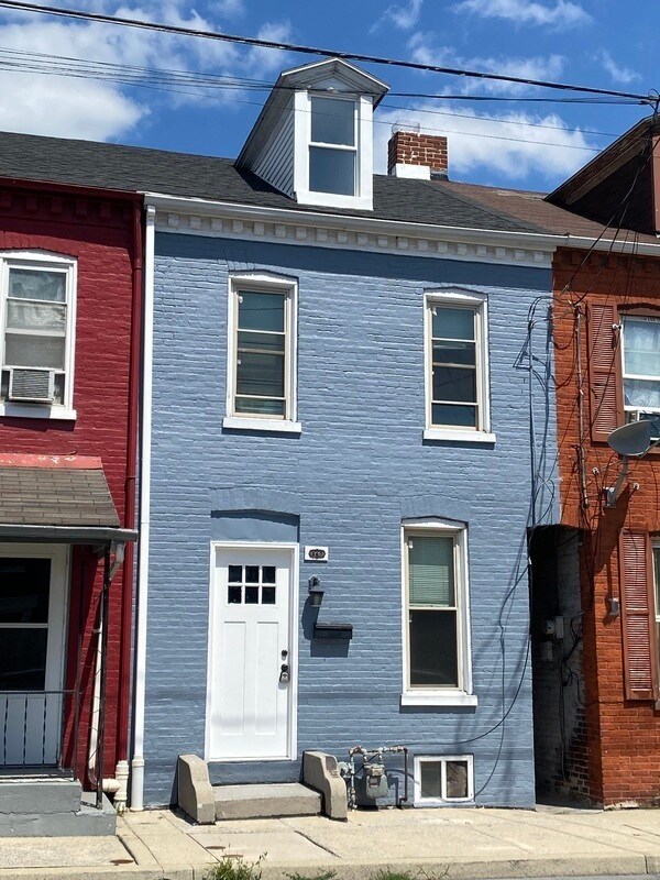 Foto principal - 247 N 2nd St