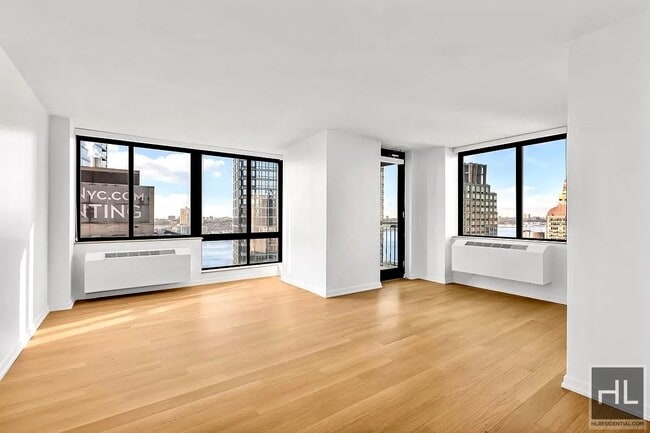 Building Photo - Beautiful 2 Bedroom/ 2 Bathroom on WEST EN...