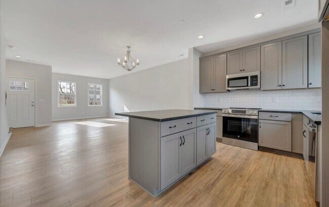 Building Photo - Brand New Townhouse Available for Rent