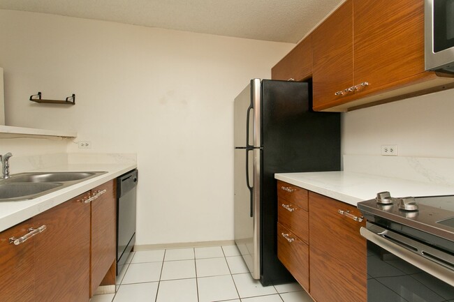 Building Photo - 2 Bedrooms ~ Partially Furnished with Ocea...