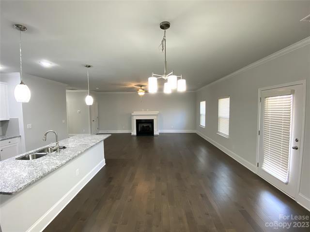 Building Photo - 6027 Villa Ford Ln