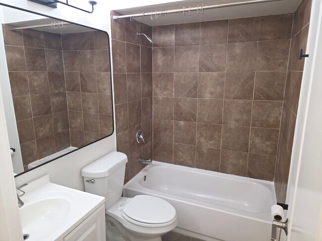 Foto del edificio - 4 Bed 2 Bath Home Near Baldwin & Winter Park