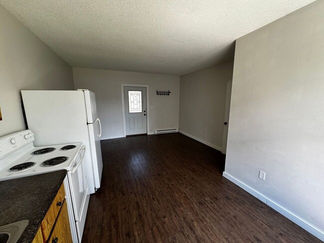 Building Photo - 5 S 63rd Ave W