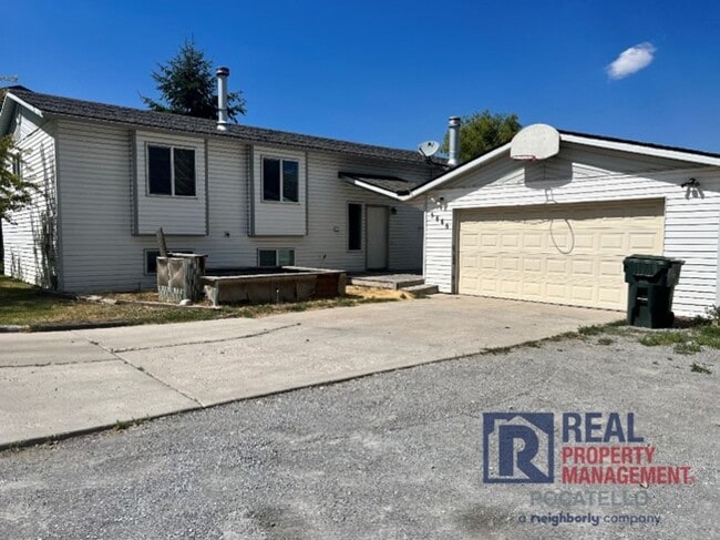 Building Photo - Beautiful large 5 bedroom home for rent