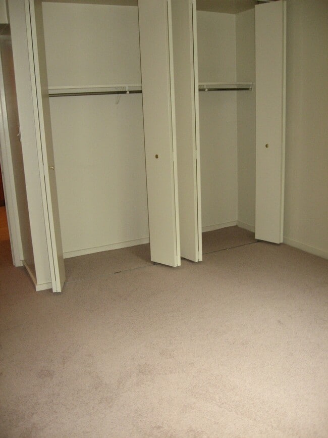 Building Photo - Pebble Creek