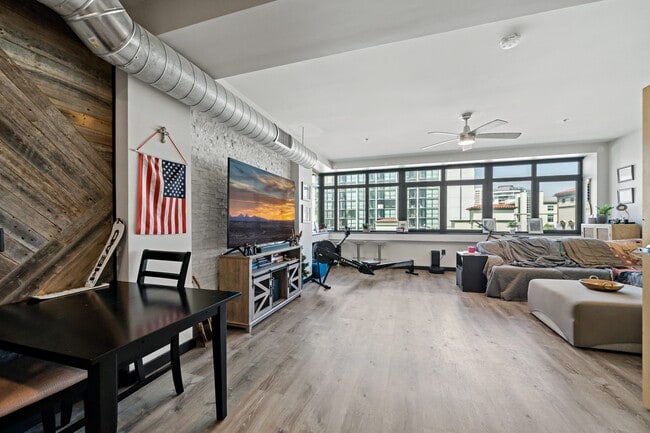 Foto del edificio - 1551 Fourth Ave