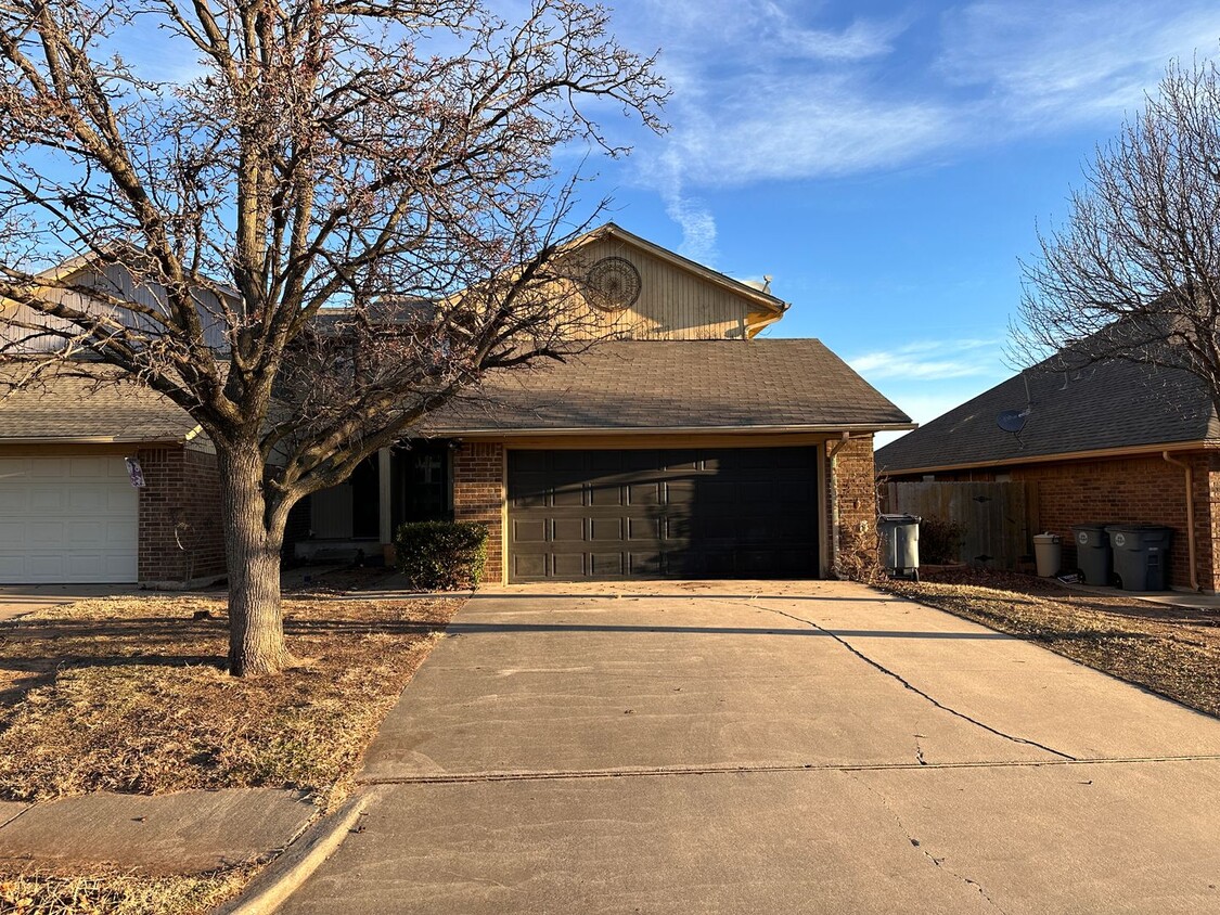 Primary Photo - Adorable Townhouse in Eisenhower Village