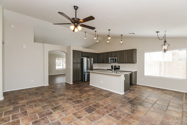 Building Photo - 3526 N Ravine