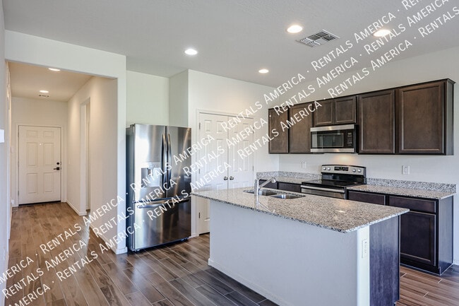 Foto del edificio - 25970 W Cat Balue Dr