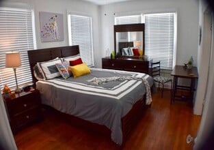 Building Photo - 407 S Melville Ave Building Photo - 407 S Melville Ave