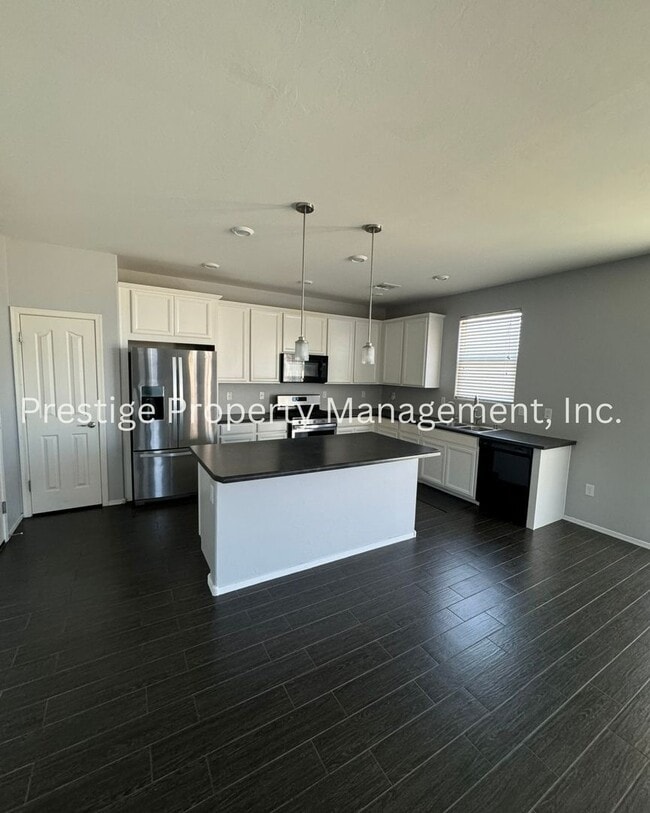 Building Photo - Welcome to this 3/3 Beautiful Home in Vail!