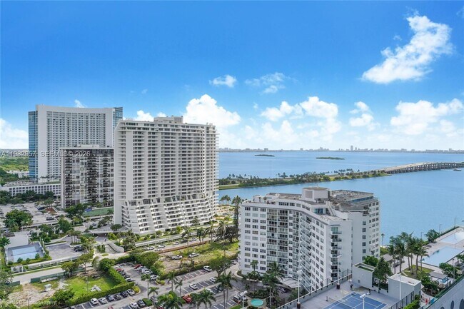 Foto del edificio - 501 NE 31st St