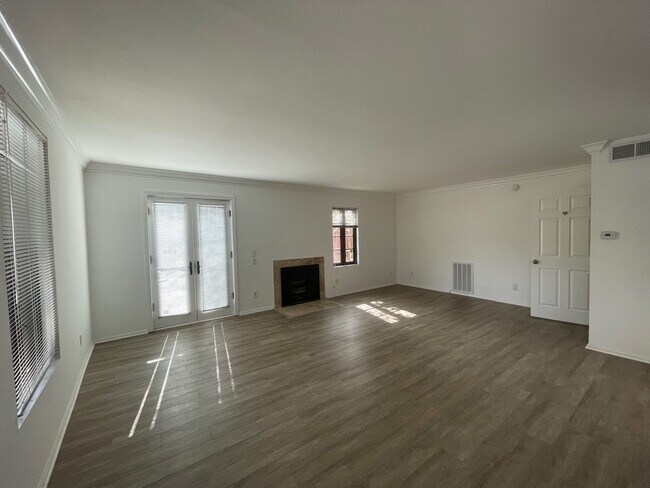 Foto del edificio - 733 Keniston Ave