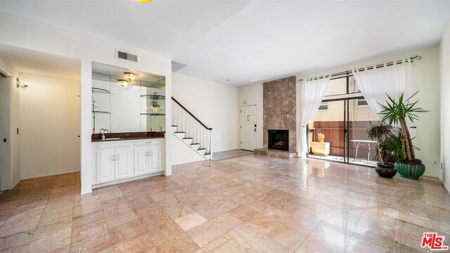 Foto del edificio - 817 N Croft Ave