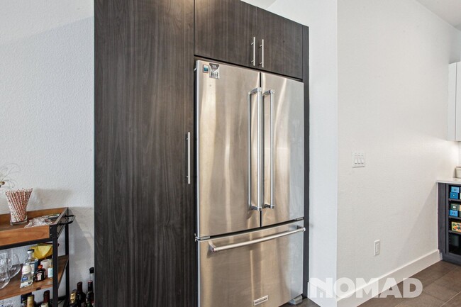 Foto del edificio - Furnished 2BR Townhome in Jefferson Park -...