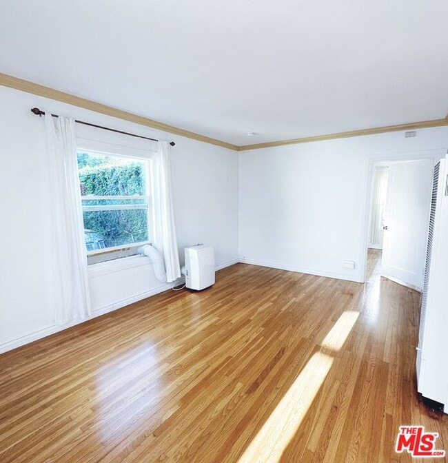 Building Photo - 1333 1/2 Masselin Ave
