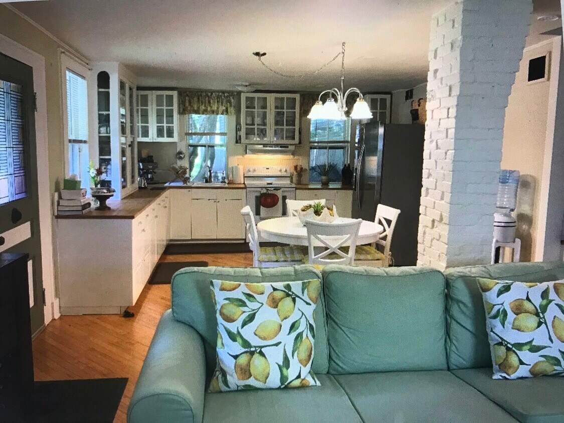 Eat In Kitchen/Living Room - 25 N Main St