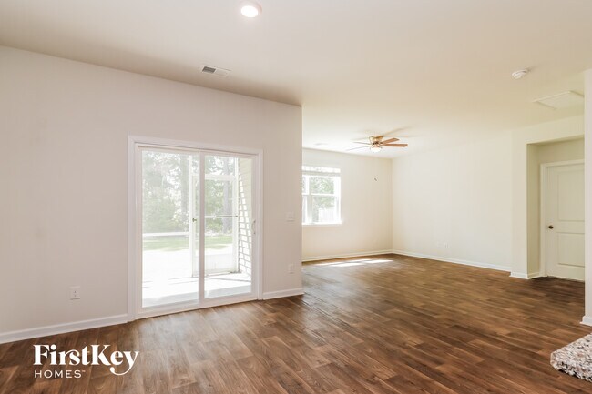 Foto del edificio - 544 Wayton Cir