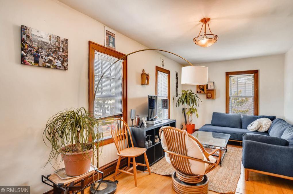 Living room/dining area - 3136 Longfellow Ave