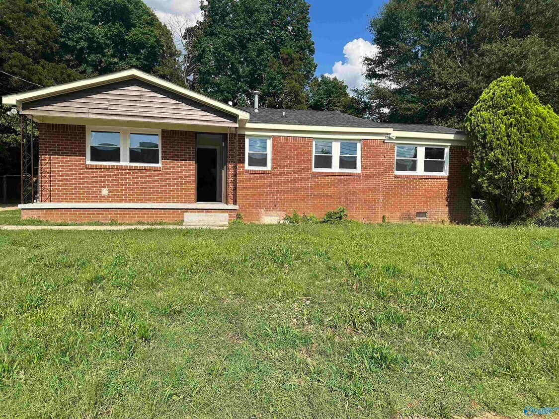 Foto principal - 624 Austin Dr NW