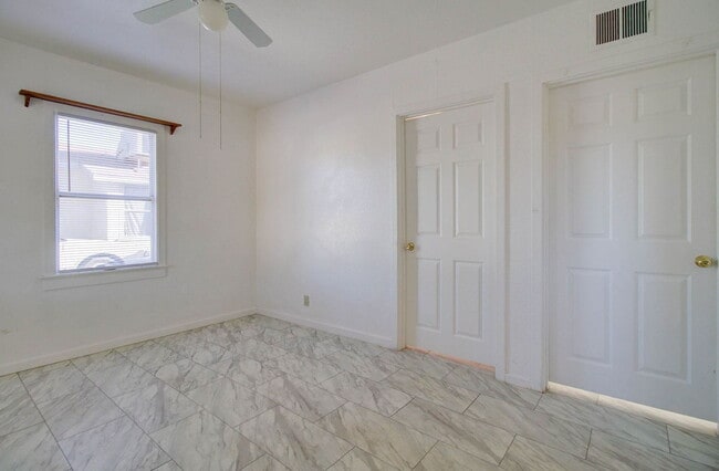 Foto del edificio - 9316 E Balsam Ave