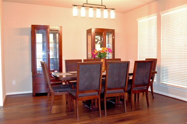 Foto del edificio - 5106 Autumn Rose Ln
