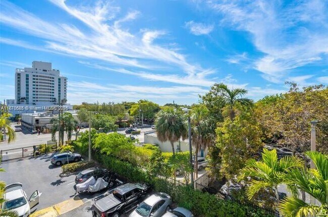 Foto del edificio - 2150 SW 16th Ave