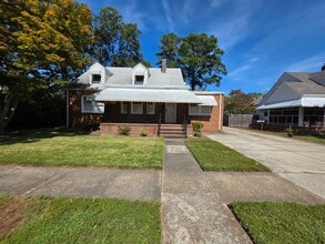 Building Photo - 104 Conway Ave
