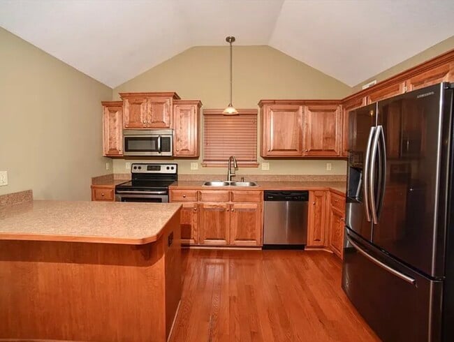 Foto del edificio - 544 N Old Mill Rd