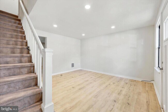 Building Photo - 269 Monroe St