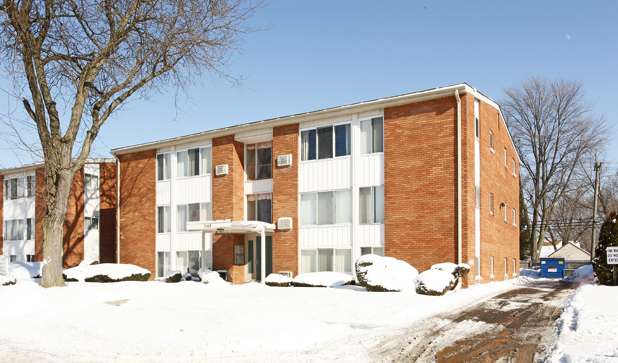 Primary Photo - Royal Park Apartments