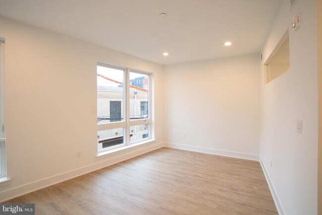Building Photo - 1325 N Lee St