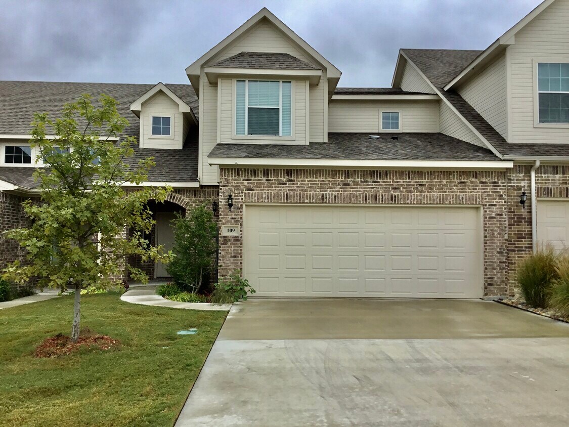 Primary Photo - 109 Legacy Blvd