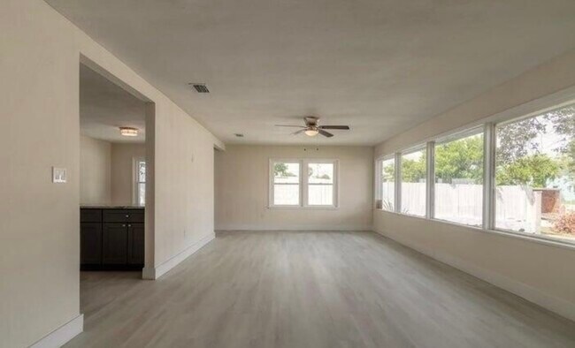 Building Photo - 326 Ribault Ave