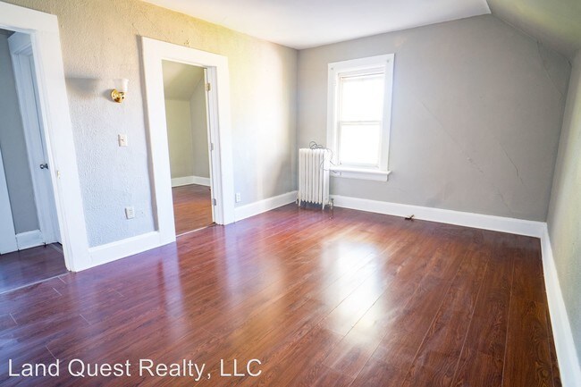 Building Photo - 614 9th St