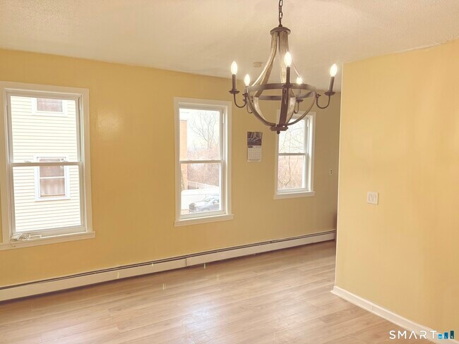 Building Photo - 202 Bellevue St