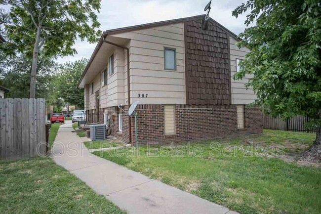 Building Photo - 307 S Seneca St