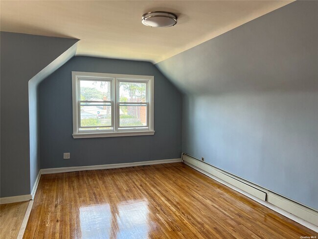Building Photo - 81-52 Little Neck Pkwy
