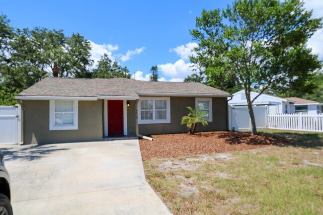 Foto del edificio - 3 bedroom, 2.5 bathroom home is in a highly sought-after neighborhood in the heart of South Tampa...