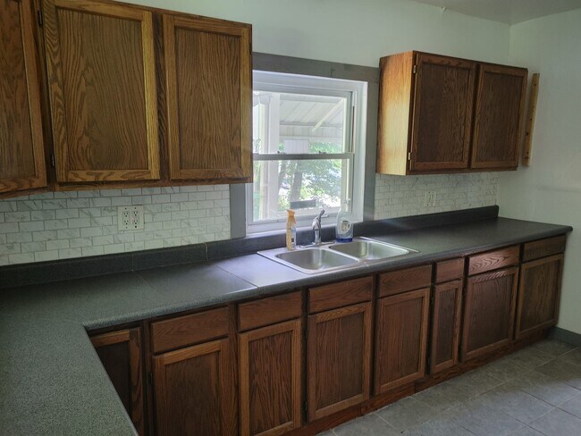Building Photo - 1510 Schweitzer Rd