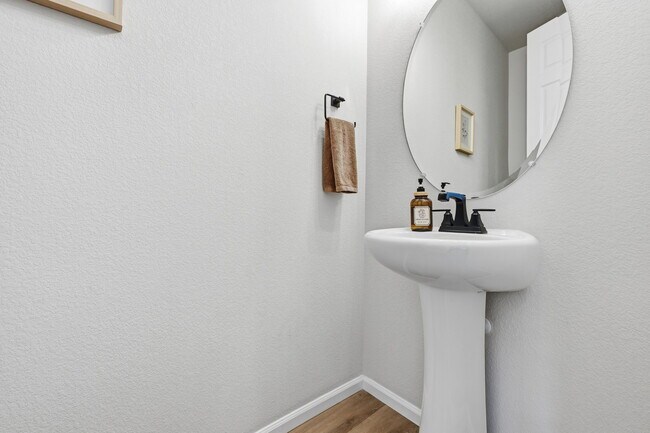 Foto del edificio - 5765 Mammoth Ln