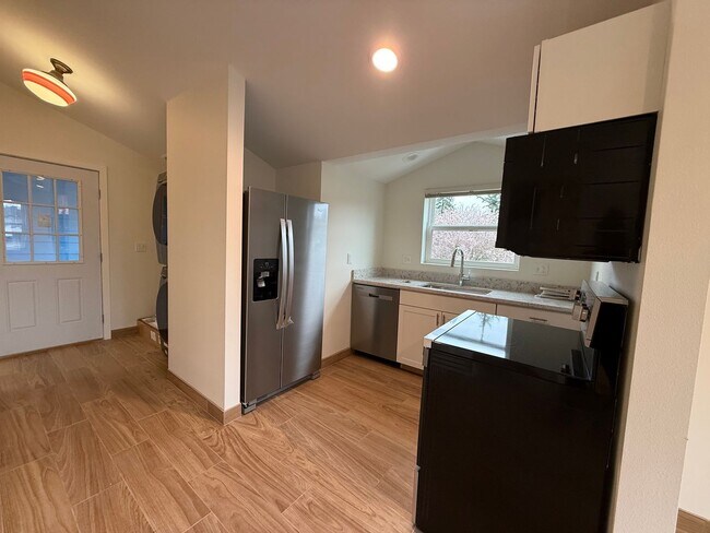 Building Photo - WG1491* - B