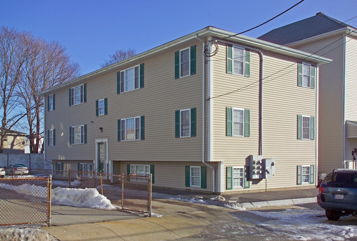 Primary Photo - 148 Buffinton St