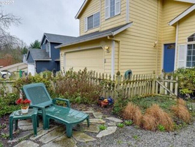 Building Photo - 9505 SW 47th Ave