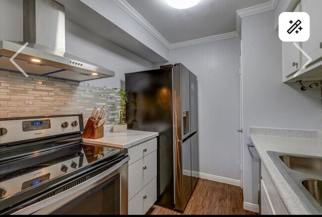 Modern kitchen - 3535 Nasa Pky